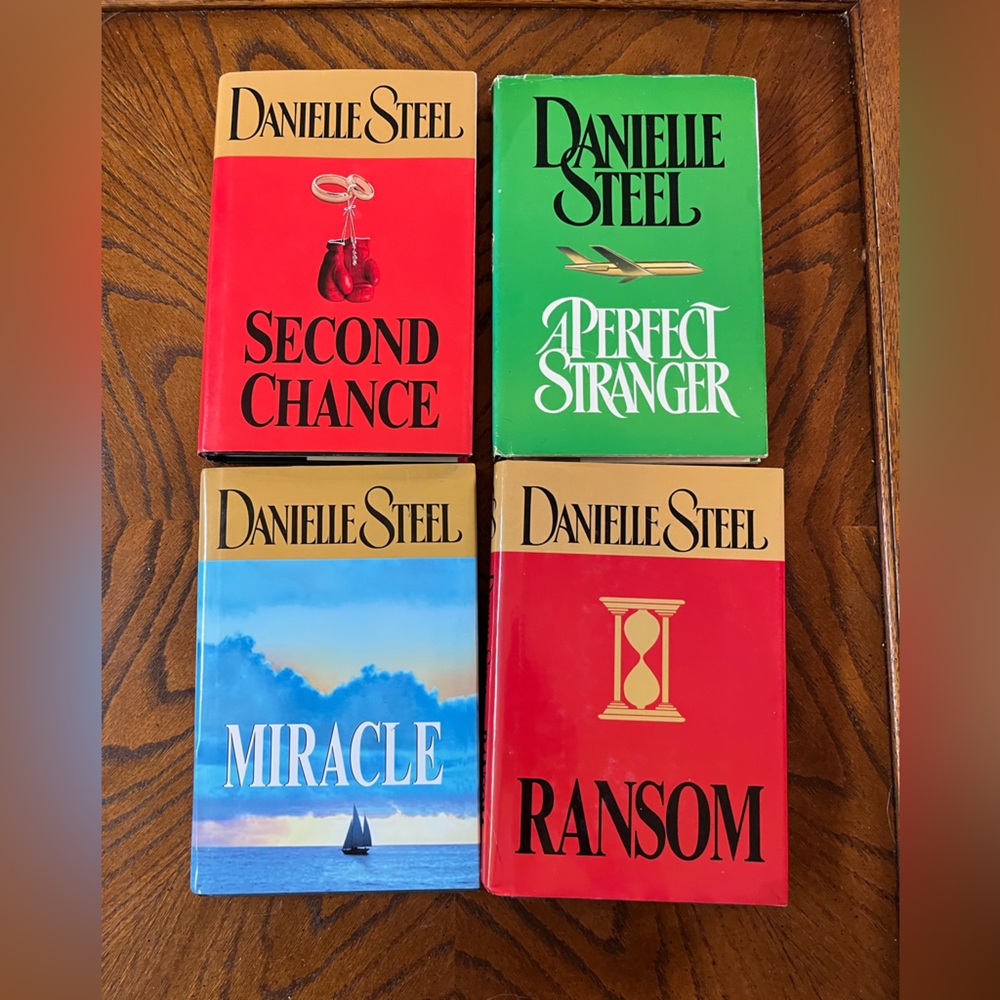 Danielle Steel romance books | set of 4 hardcover books